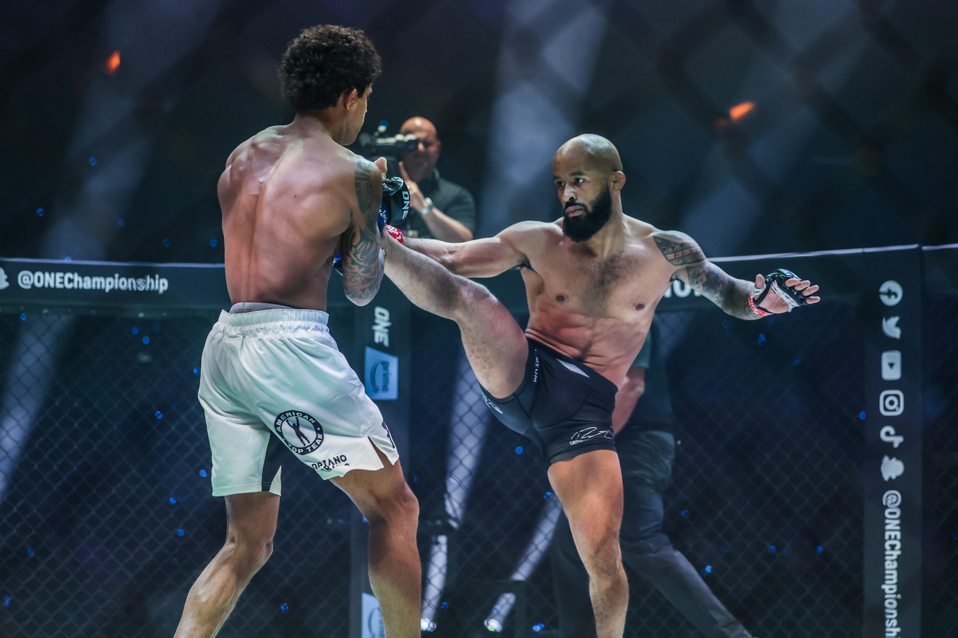 Demetrious Johnson Adriano Moraes ONE Fight Night 10 77