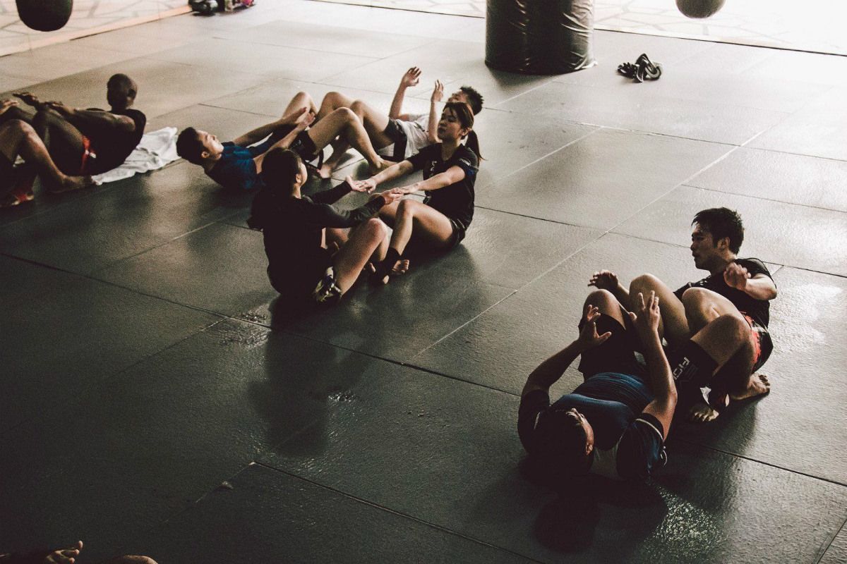 Group sit-ups at Evolve