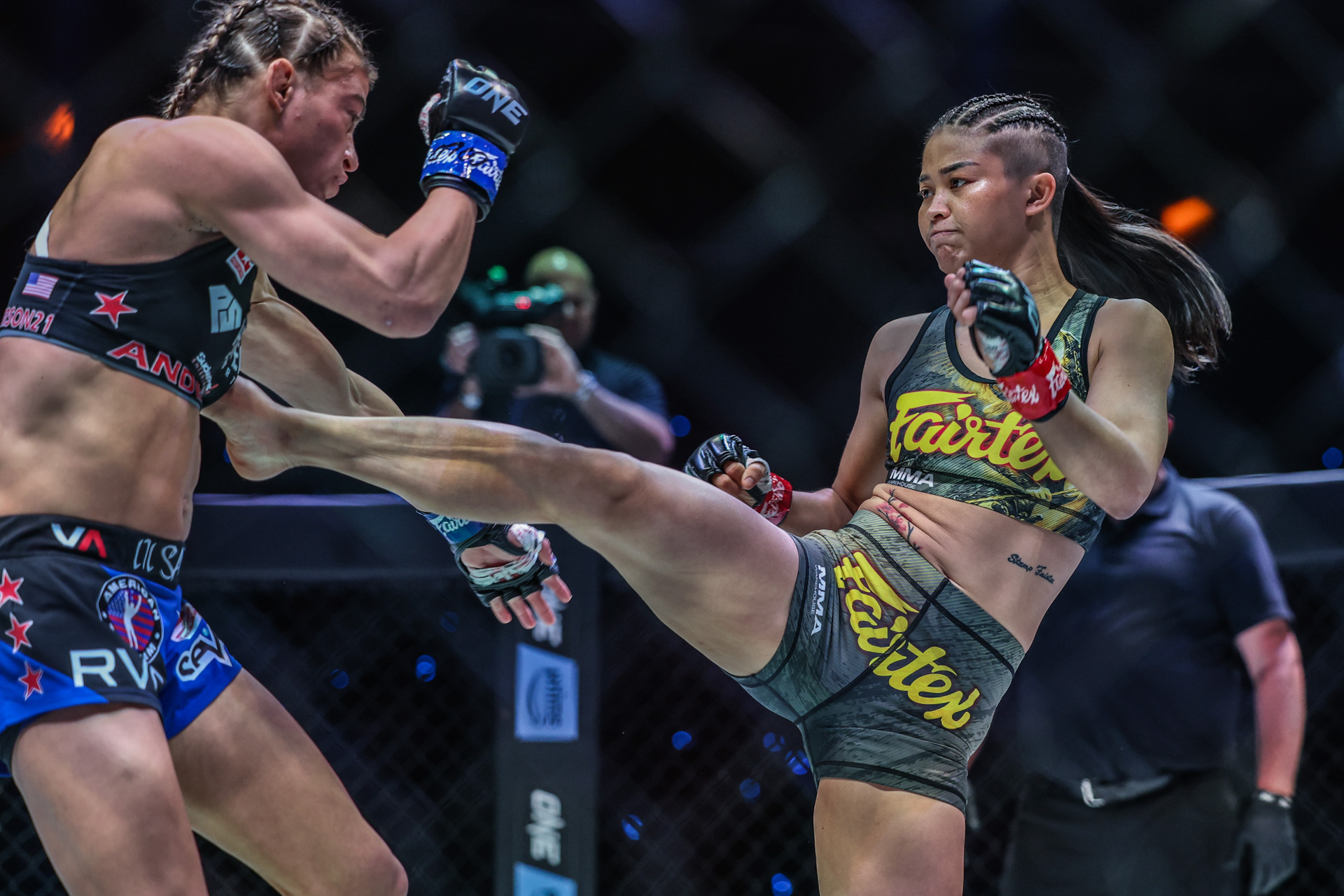 Stamp Fairtex Alyse Anderson ONE Fight Night 10 67